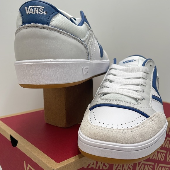 Vans Men’s Lowland Cc Jmp R
Court Navy/White
VN0007P2NAV
Sneakers - Picture 9 of 16